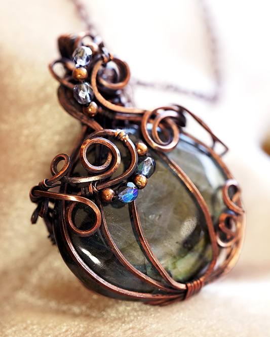 Glimmergourd Pendant - Labradorite