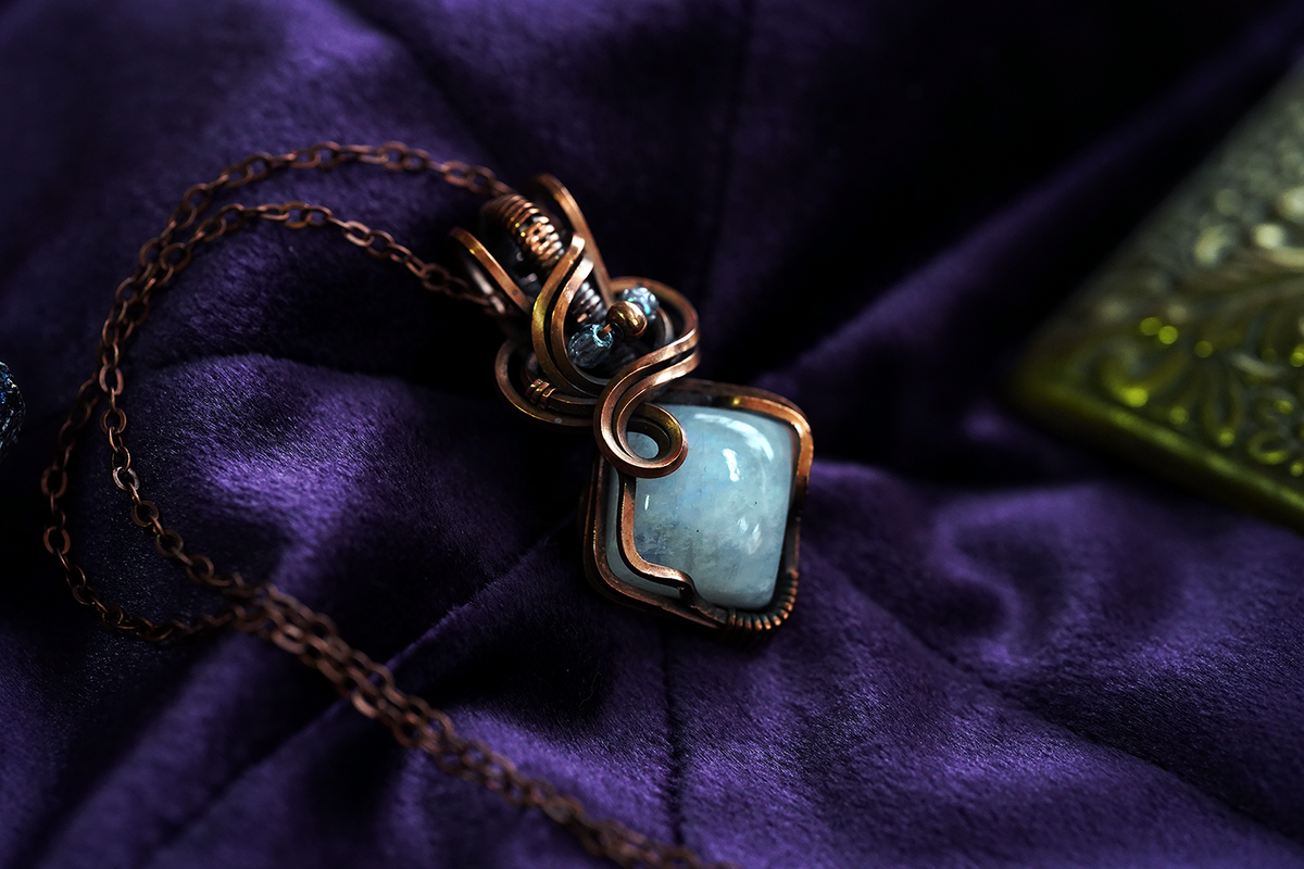 Small Amulet Pendant - Rainbow Moonstone