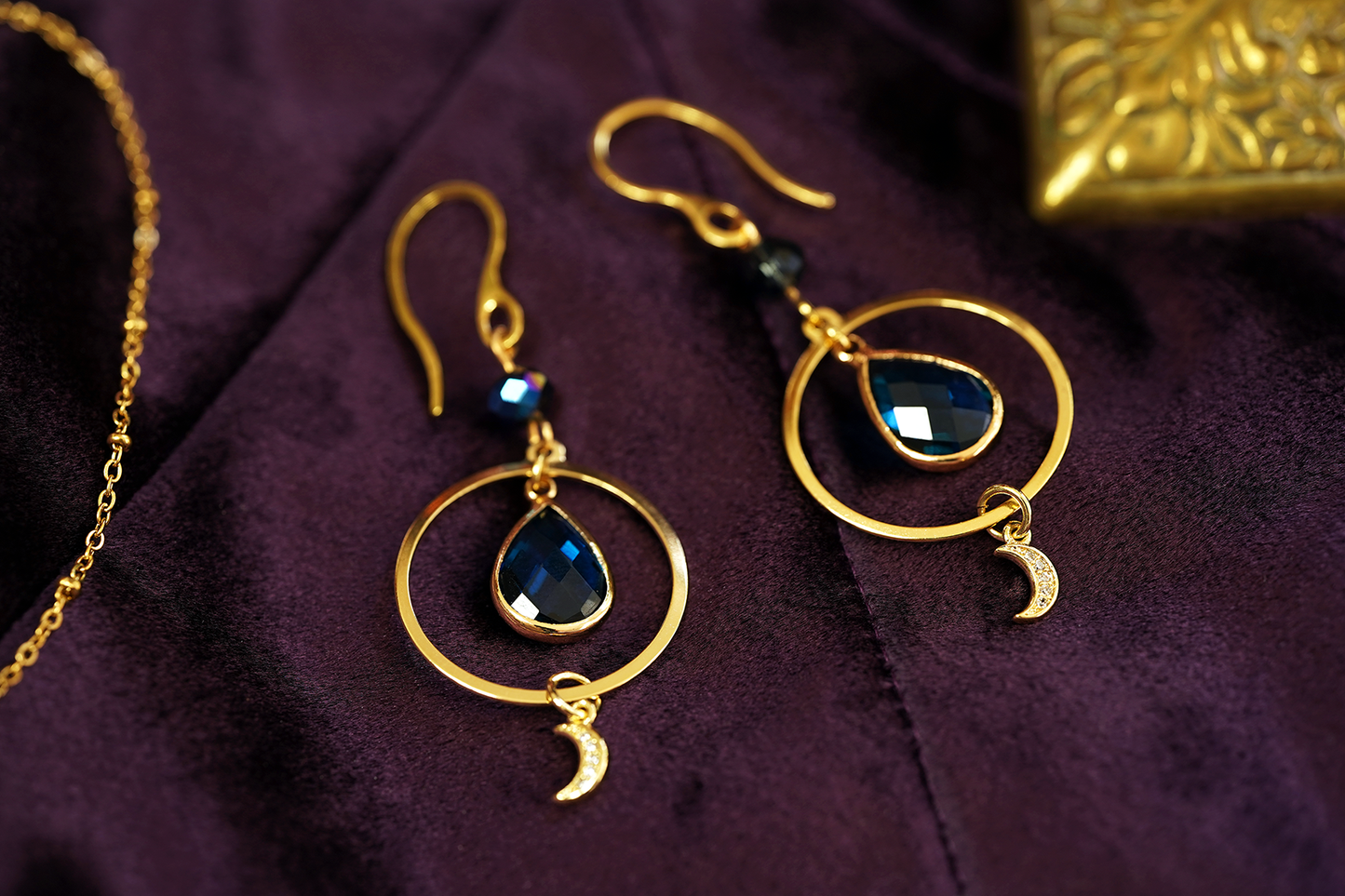 Nightveil Earrings - Blue