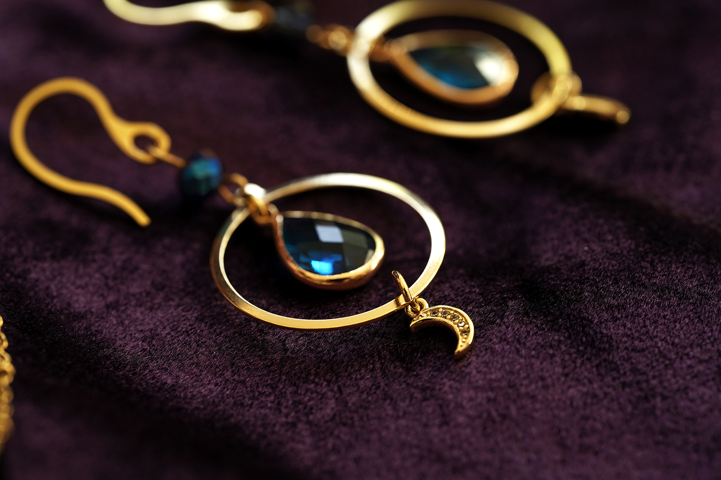 Nightveil Earrings - Blue