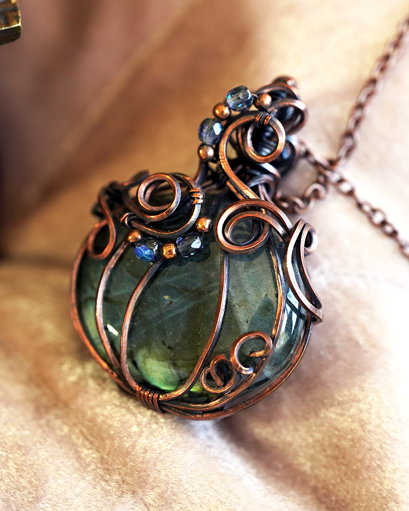 Glimmergourd Pendant - Labradorite