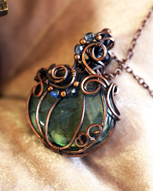 Glimmergourd Pendant - Labradorite