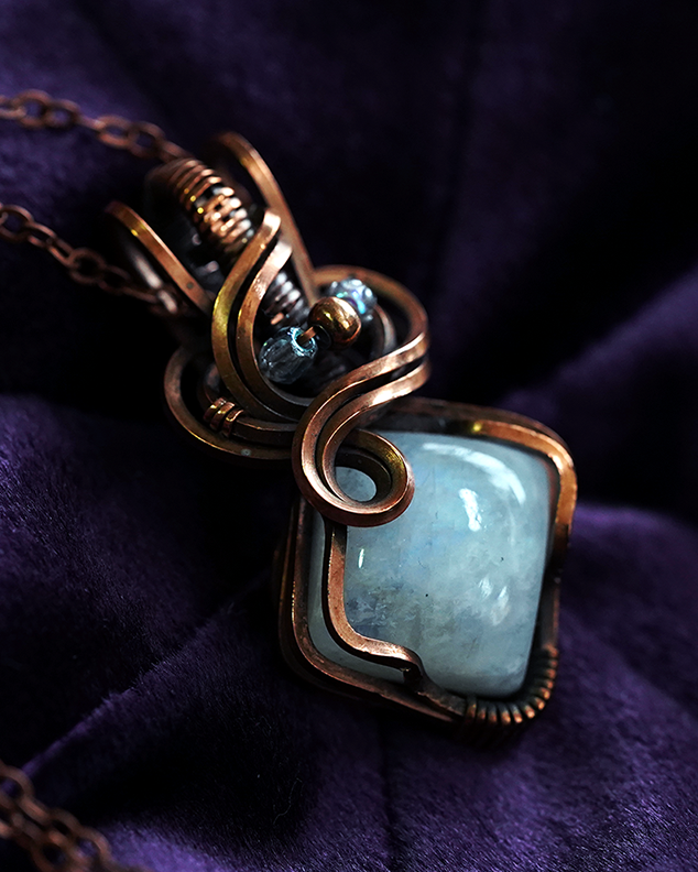 Small Amulet Pendant - Rainbow Moonstone